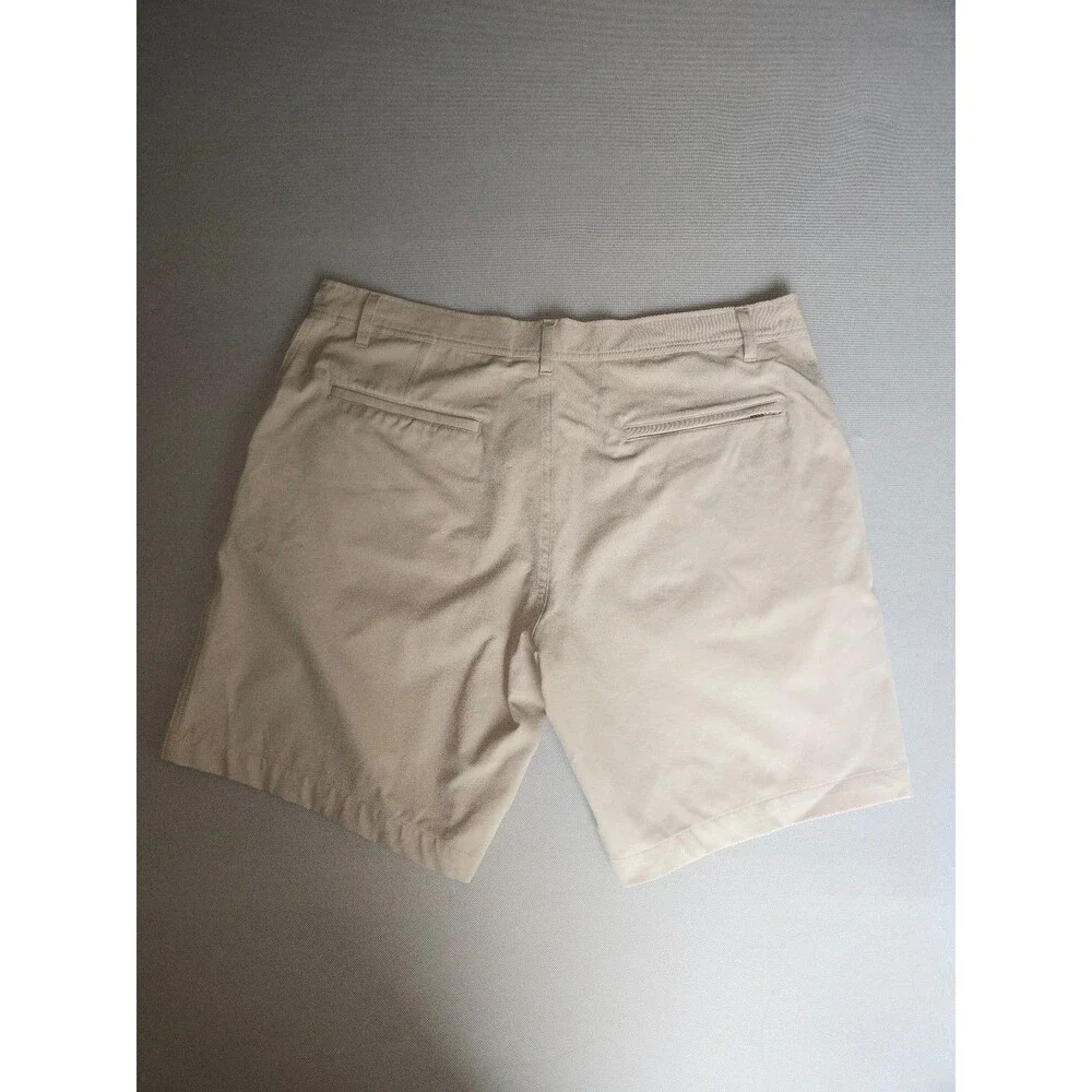 ​32 Degrees Cool Men's Beige Performance Shorts - Size 38 - Excellent Condition